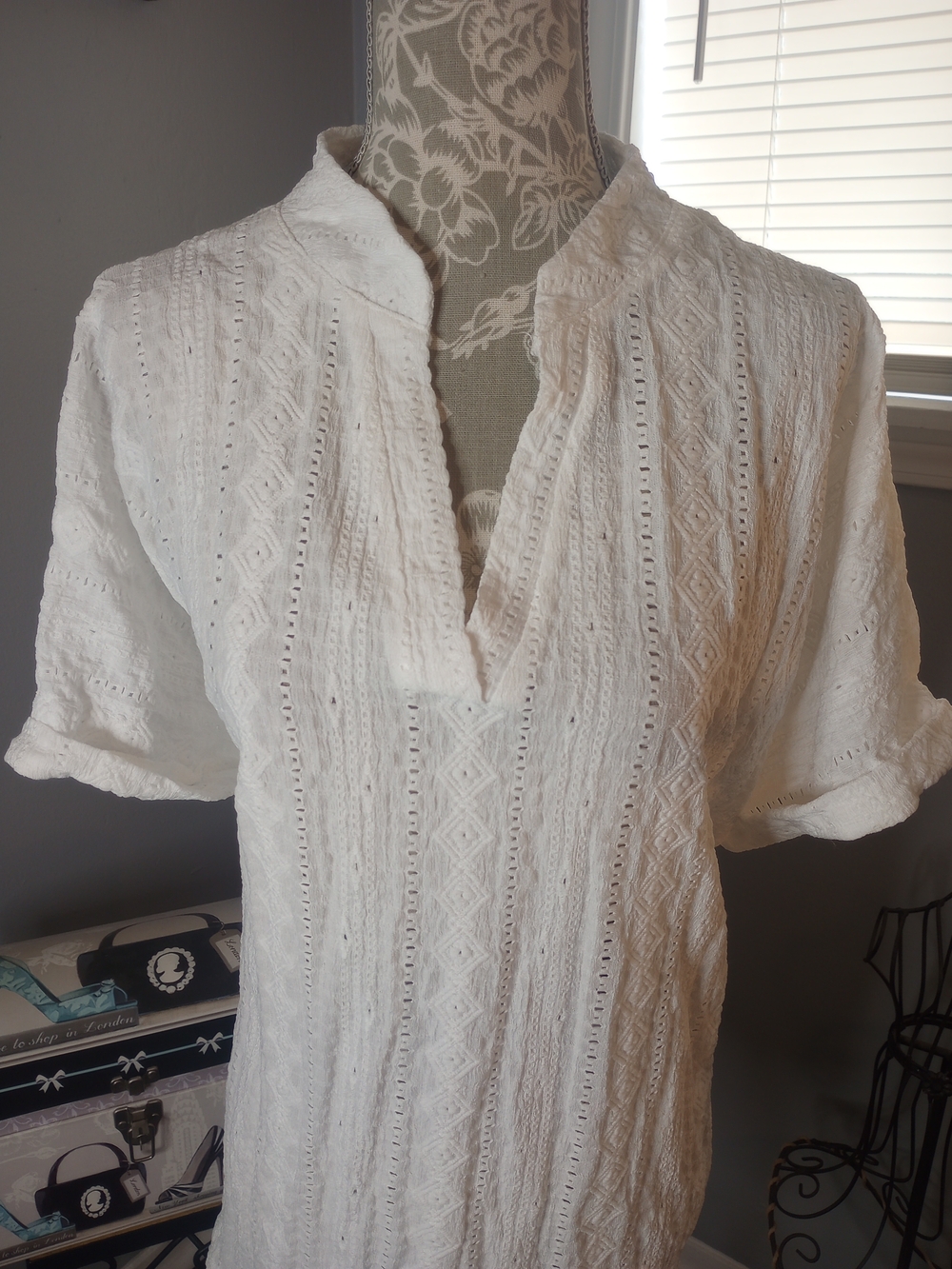 2 For $10 Women’s White Textured V-Neck Top Kohl's